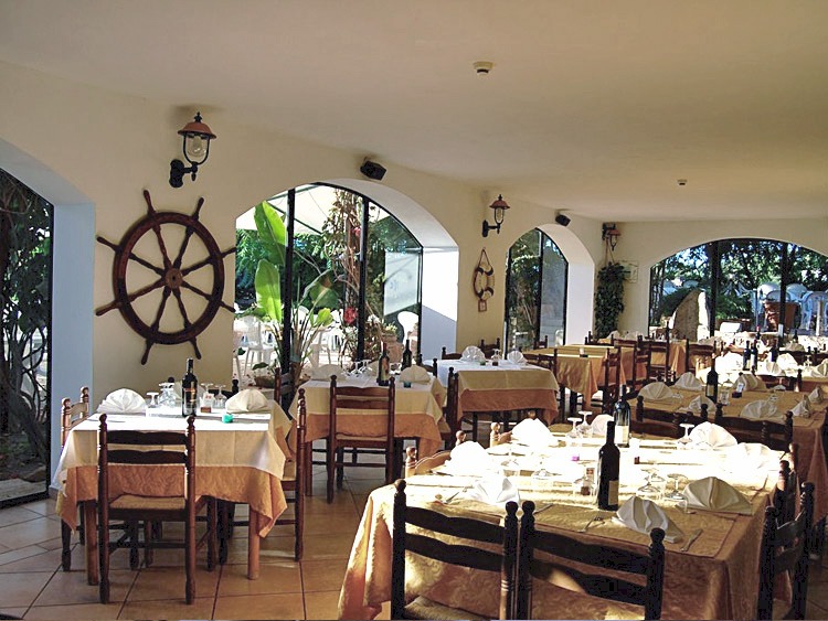 Ristorante - Sala interna apparecchiata