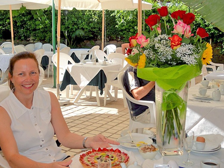 Ristorante - Tavoli esterni ed ombrellone