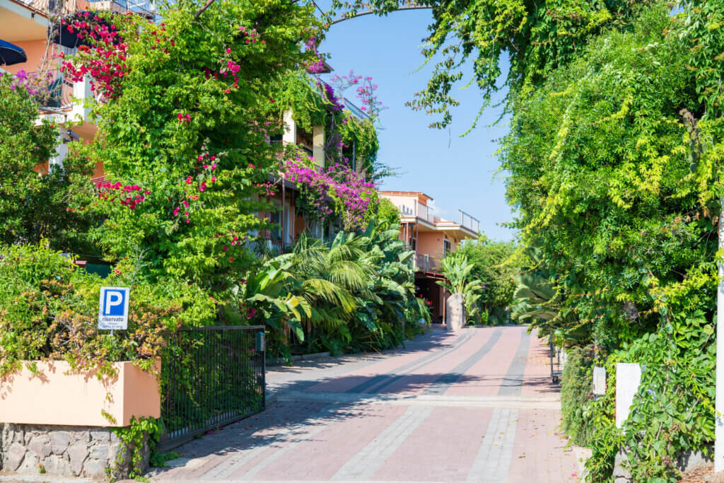 Galleria - Ingresso al parcheggio dell'Hotel Domus de Janas