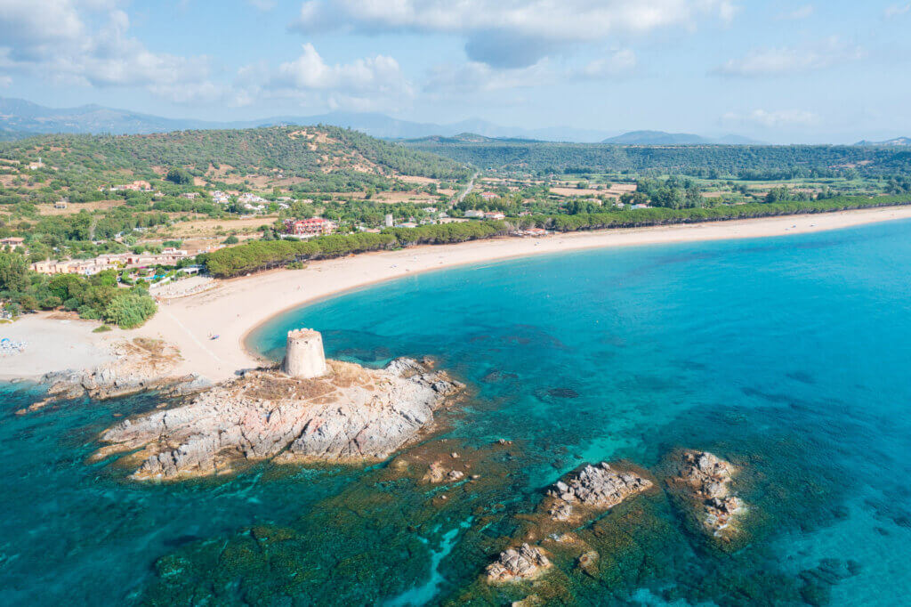 Galleria - Foto panoramica della Torre di Bari, della spiaggia e dell'Hotel Domus de Janas