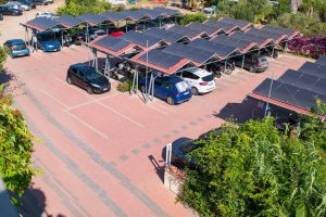 Galleria - Panoramica del parcheggio dell'Hotel Domus de Janas